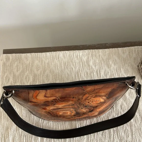 Bambas Work of Art Leather Shoulder Bag - Picture 6 of 12